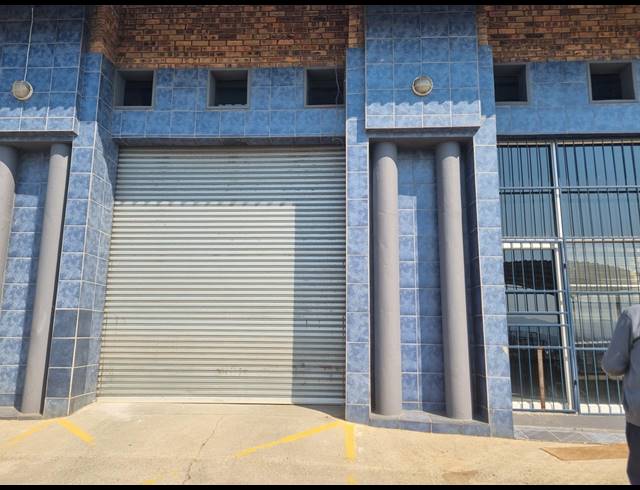 600M² WAREHOUSE TO LET IN VINTONIA